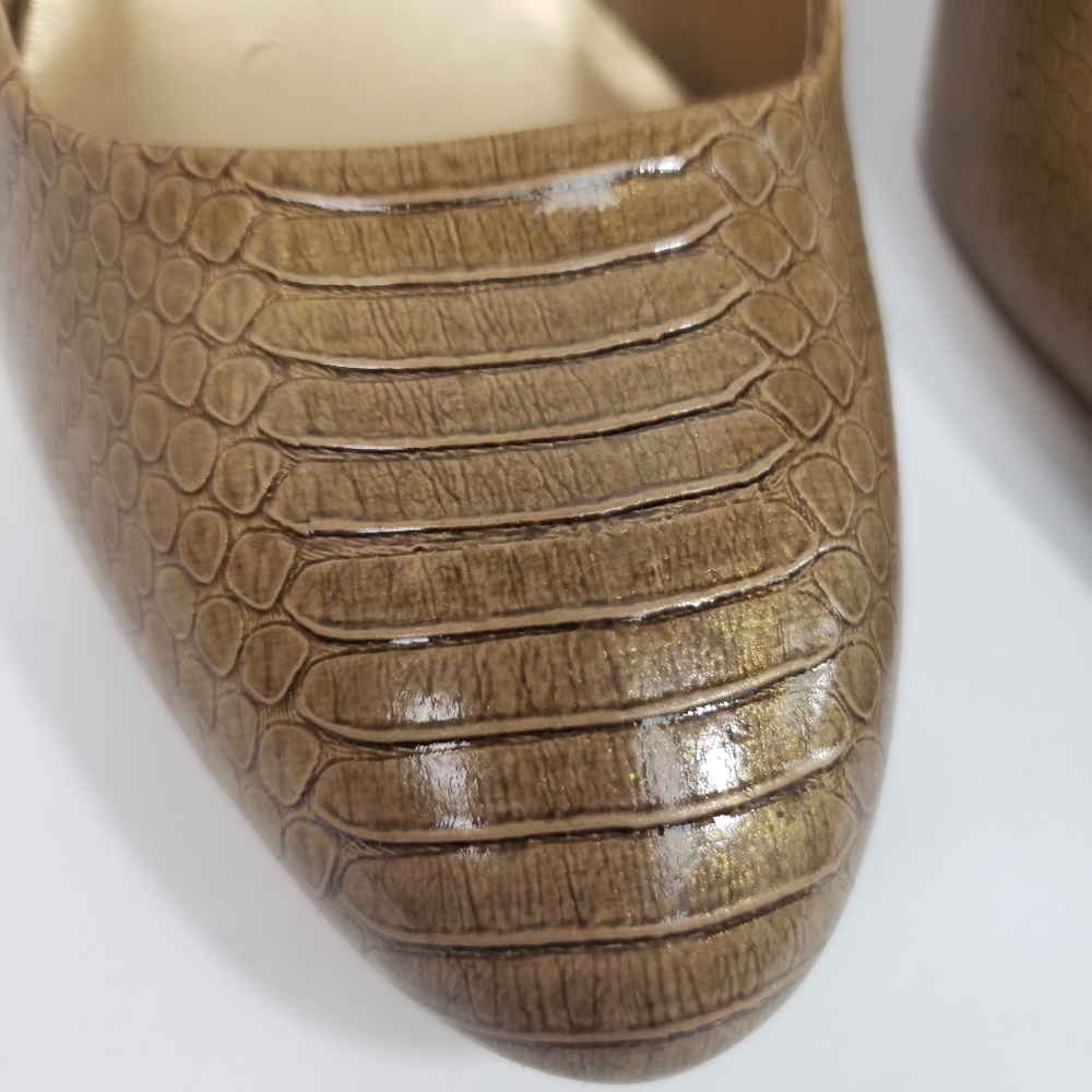NEW Exchange by Charles David Embossed Tan Pumps - Picture 7 of 14